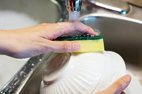 Cặn nước rửa chén gây tổn thương cơ thể, từ viêm nhiễm đến các bệnh mãn tính