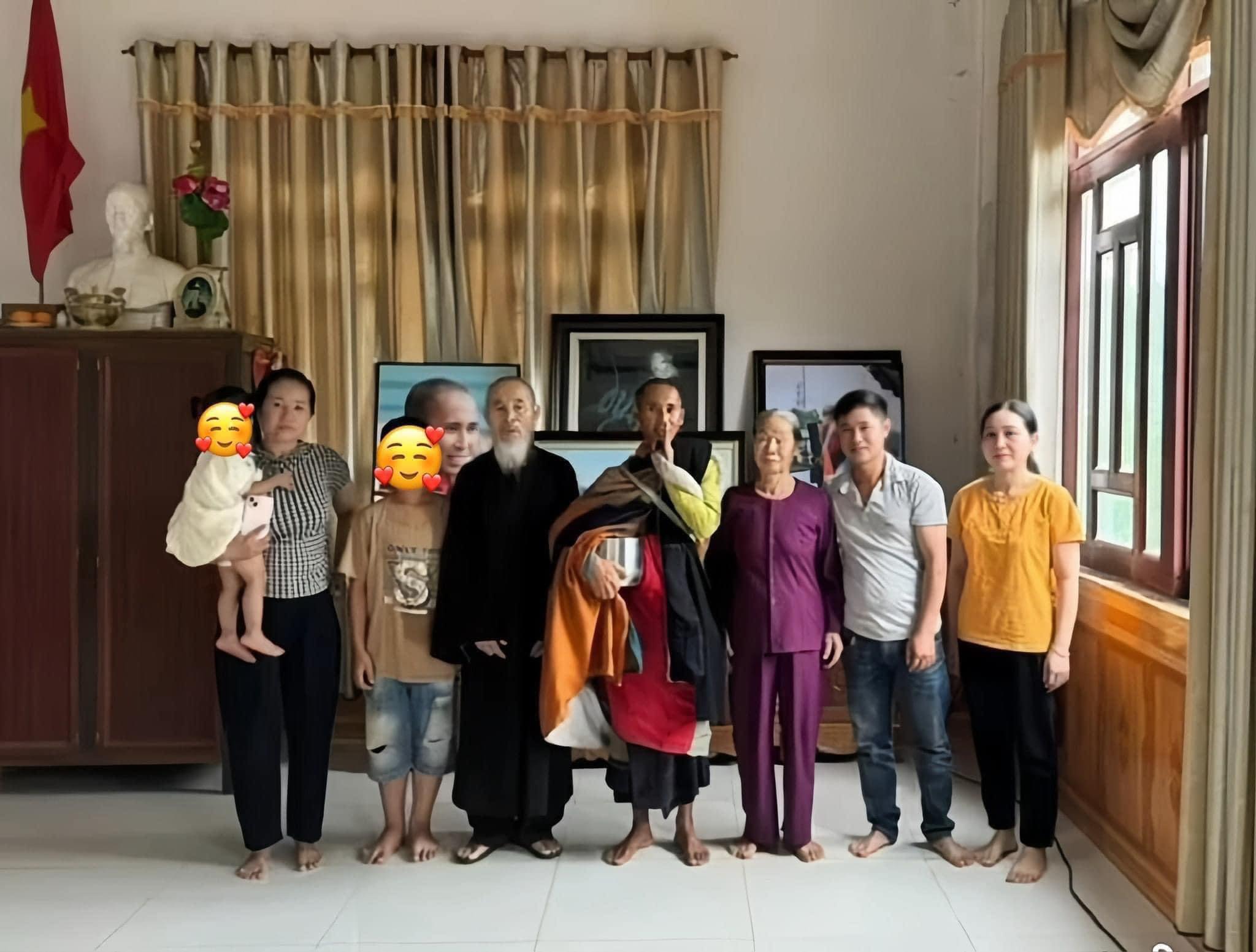 Ông Thích Minh Tuệ về thăm nhà sau 6 năm, trò chuyện với cha mẹ và chia sẻ dự định tu tập trong thời gian tới-1