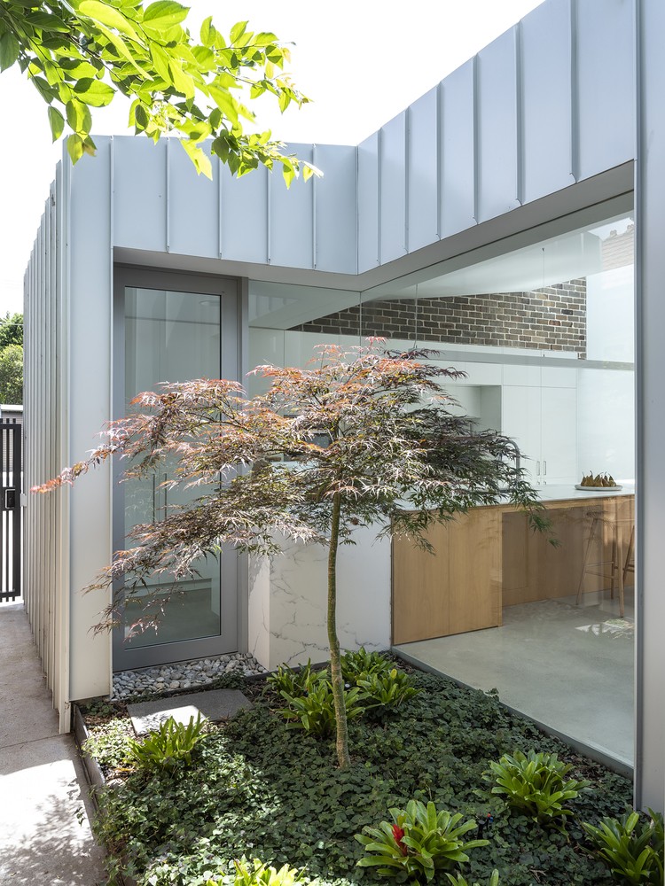 Vợ chồng trẻ cải tạo công trình đổ nát thành ngôi nhà mơ ước-2