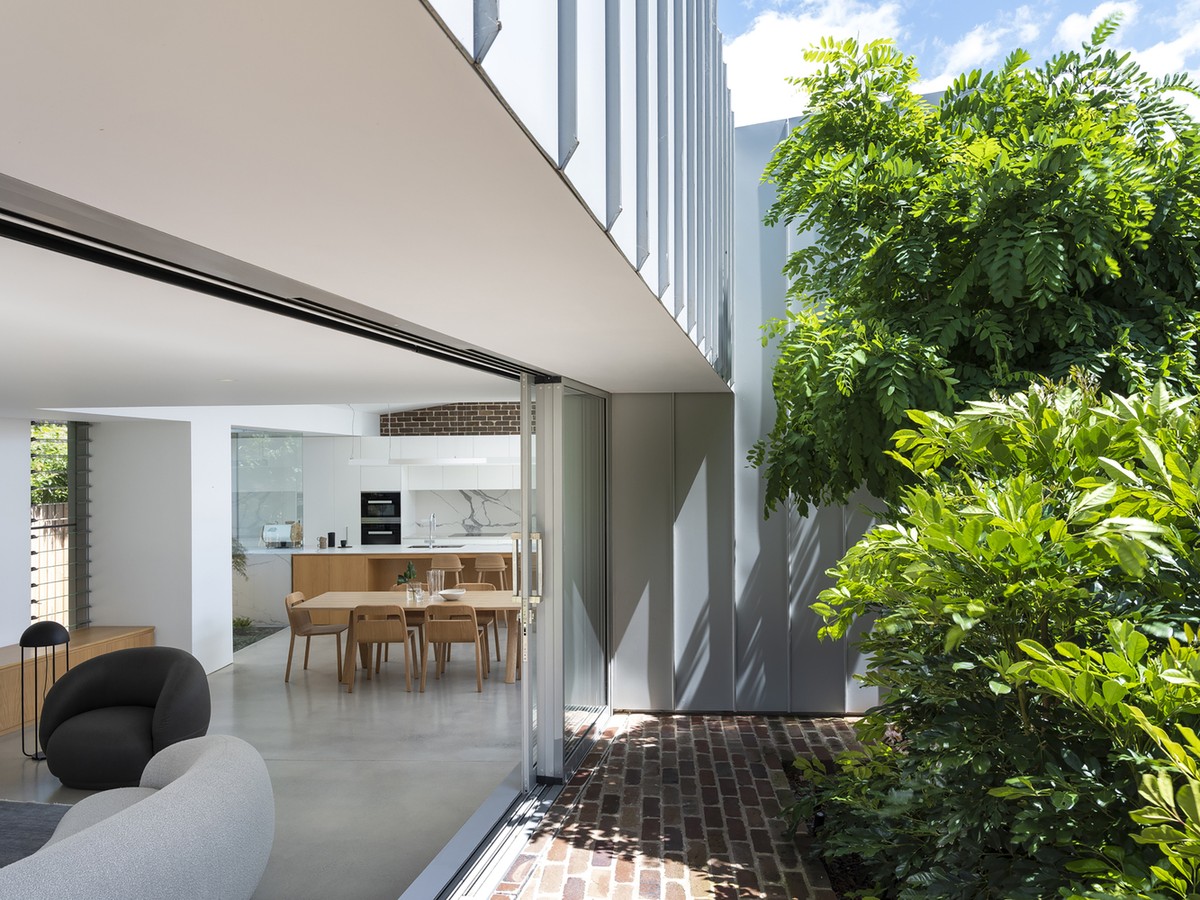 Vợ chồng trẻ cải tạo công trình đổ nát thành ngôi nhà mơ ước-5