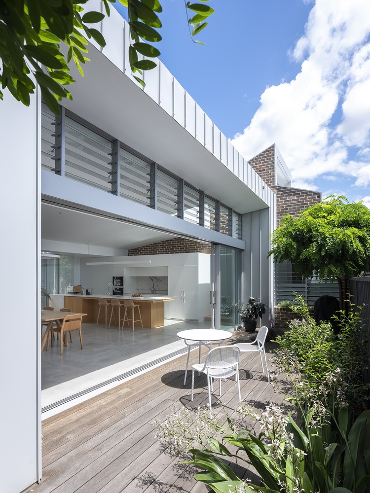 Vợ chồng trẻ cải tạo công trình đổ nát thành ngôi nhà mơ ước-10