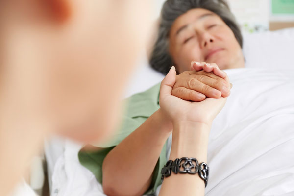 Cô dâu bị mẹ chồng gọi dậy quét nhà lúc sáng sớm, biết lý do ai cũng sốc-2