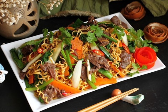 Cách làm mì tôm xào bò ngon như ngoài hàng, đơn giản tại nhà