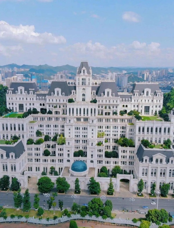 Ngôi nhà có 800 phòng, đi vài ngày không tham quan hết trong truyện là có thật: Giá 9.500 tỷ, danh tính chủ nhân mới gây tò mò nhất-5