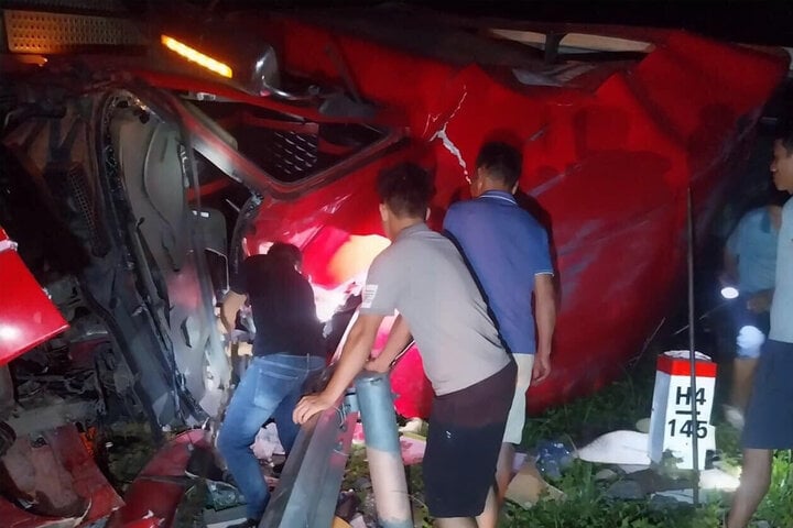 Lật xe đầu kéo ở Hoà Bình, tài xế tử vong-2