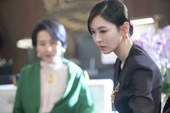 Bà nội ép mẹ tôi từ bỏ chồng con vì dám làm nghề 