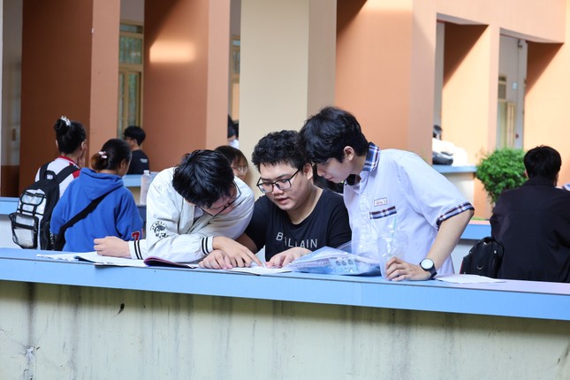 Thi tốt nghiệp THPT tại TPHCM: Tỷ lệ chọn tiếng Anh áp đảo-1