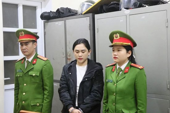 Uống rượu bia rồi lái ô tô tông chết người, nữ tài xế lãnh án