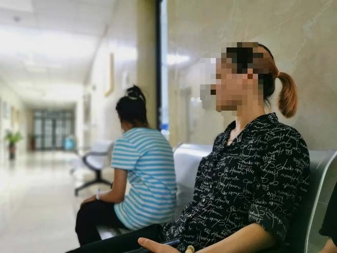 Người thân nữ sinh 14 tuổi bị làm nhục, ép hút thuốc lá: Các phụ huynh đến truy vấn, trách móc, xin lỗi cho xong-2