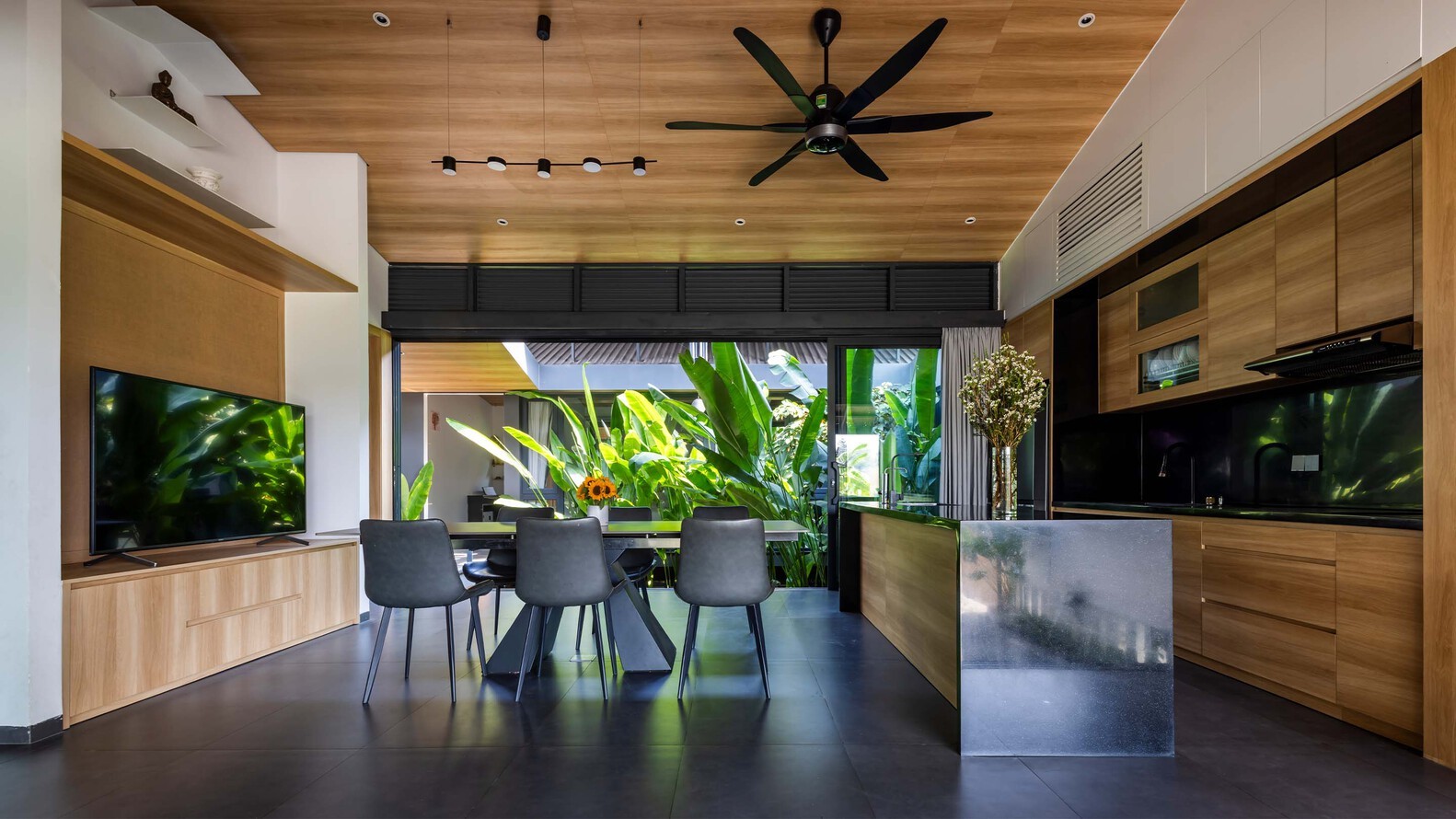 Ấn tượng nhà mái dốc hai lớp đẹp như tranh vẽ-3