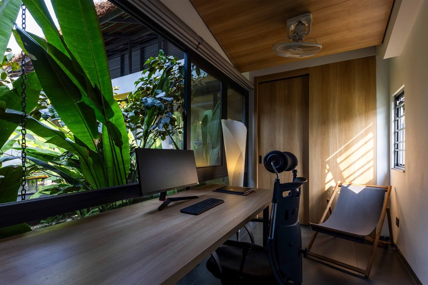 Ấn tượng nhà mái dốc hai lớp đẹp như tranh vẽ-4