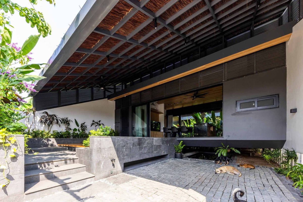 Ấn tượng nhà mái dốc hai lớp đẹp như tranh vẽ-11