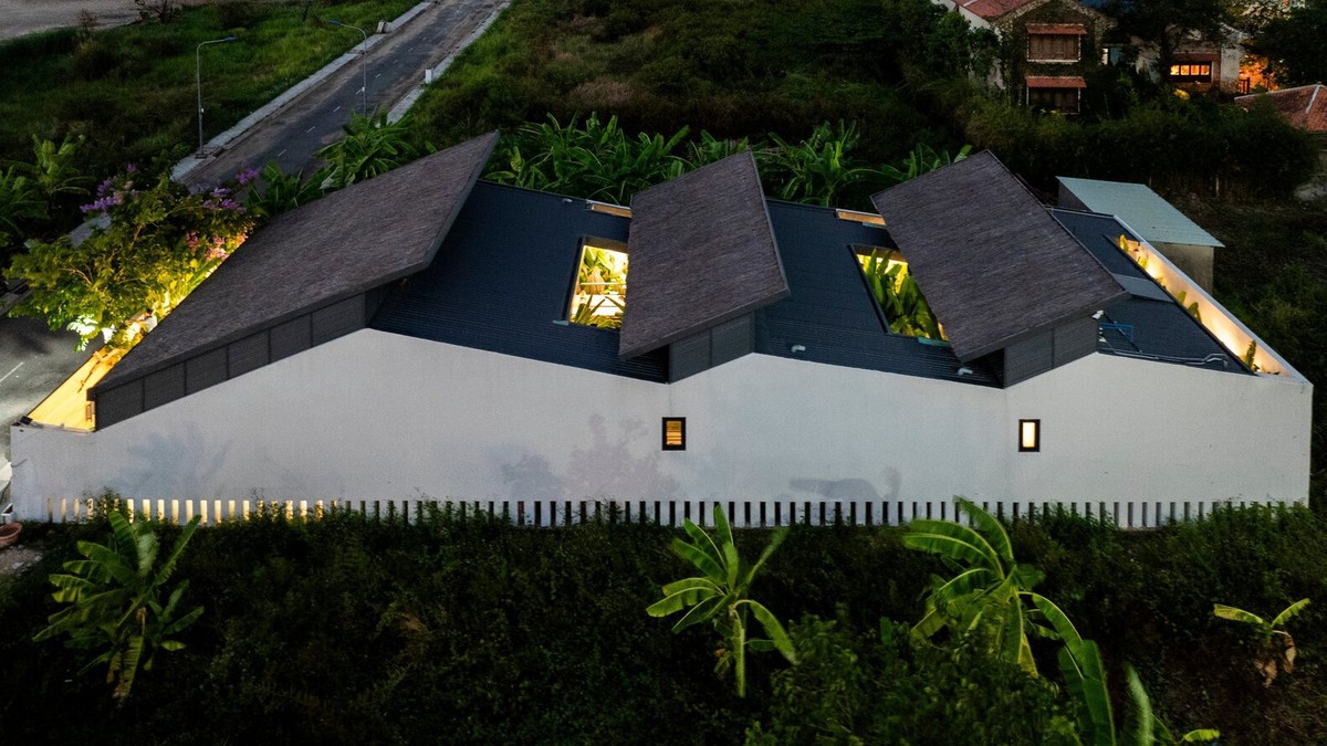 Ấn tượng nhà mái dốc hai lớp đẹp như tranh vẽ-12