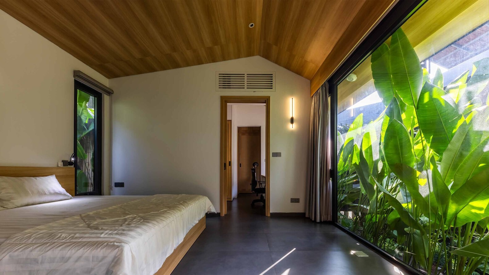 Ấn tượng nhà mái dốc hai lớp đẹp như tranh vẽ-16