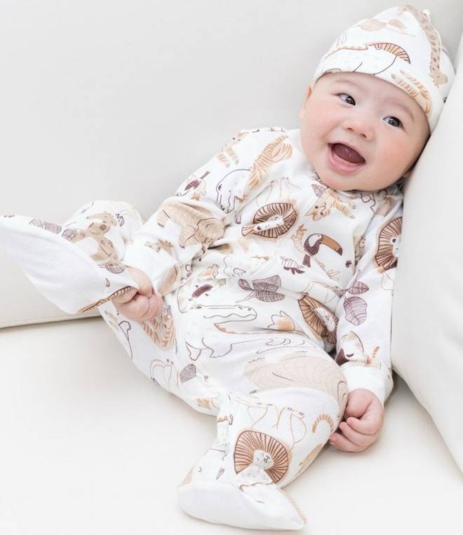 Con trai Lê Âu Ngân Anh điển trai trắng trẻo hệt như hoàng tử bé, 6 tháng tuổi ăn khỏe, đã biết gọi ba ơi-3