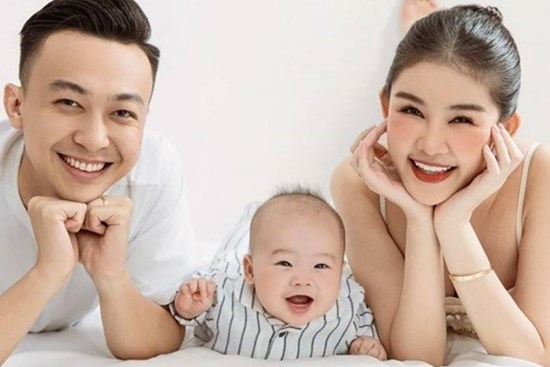 Con trai Lê Âu Ngân Anh điển trai trắng trẻo hệt như 