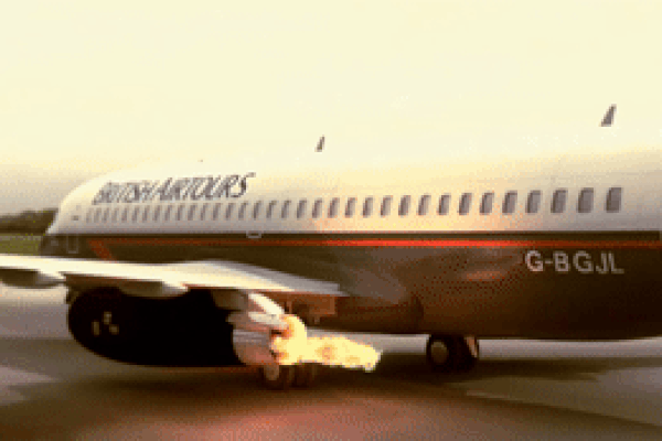 Máy bay hóa cầu lửa khi cất cánh khiến hàng chục người thiệt mạng năm 1985