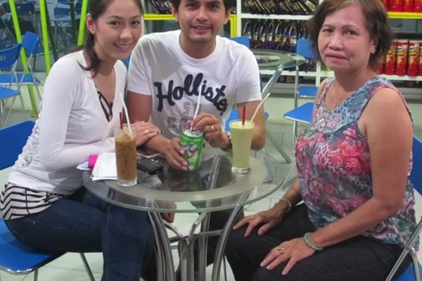 Vợ Đức Tiến: Tôi đang trong thế kẹt, nhỡ có chuyện gì với má thì tôi càng không sống nổi-3