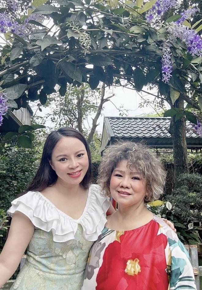 Nhà vườn 1.000m2 của NSND Thanh Hoa đủ hoa trái, nữ nghệ sĩ khoe loài hoa tím chuyển xanh đẹp mắt-14