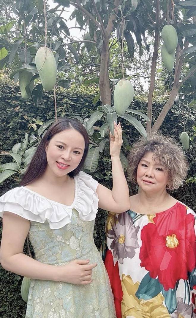 Nhà vườn 1.000m2 của NSND Thanh Hoa đủ hoa trái, nữ nghệ sĩ khoe loài hoa tím chuyển xanh đẹp mắt-15