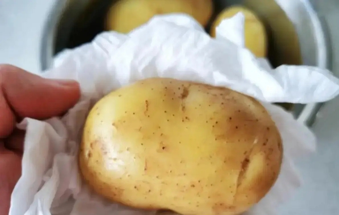 Mua khoai tây để trong bếp hãy làm theo cách này: Khoai để cả năm vẫn tươi ngon, không nảy mầm, thối rữa-4