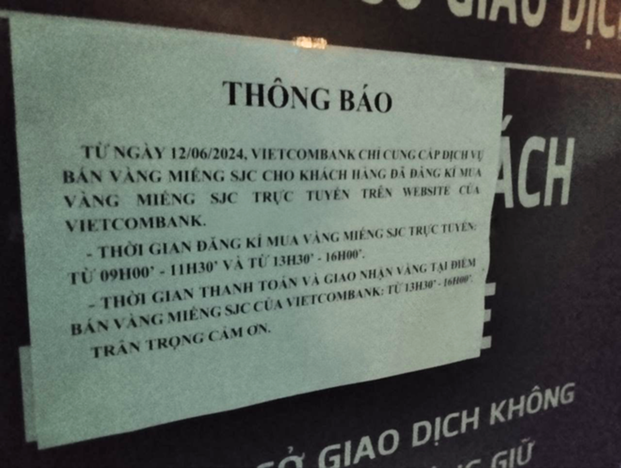 Hà Nội: Người dân từ các tỉnh hụt hẫng quay về quê khi xếp hàng cả đêm nhưng không mua được vàng-12