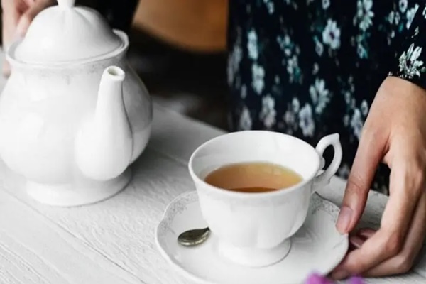 Pha trà bồ công anh cho chồng giải khát, vô tình đầu độc chồng-1