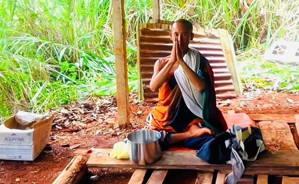 Người dân tập trung, muốn hành lễ, ông Thích Minh Tuệ: Mong mọi người việc ai nấy làm-2