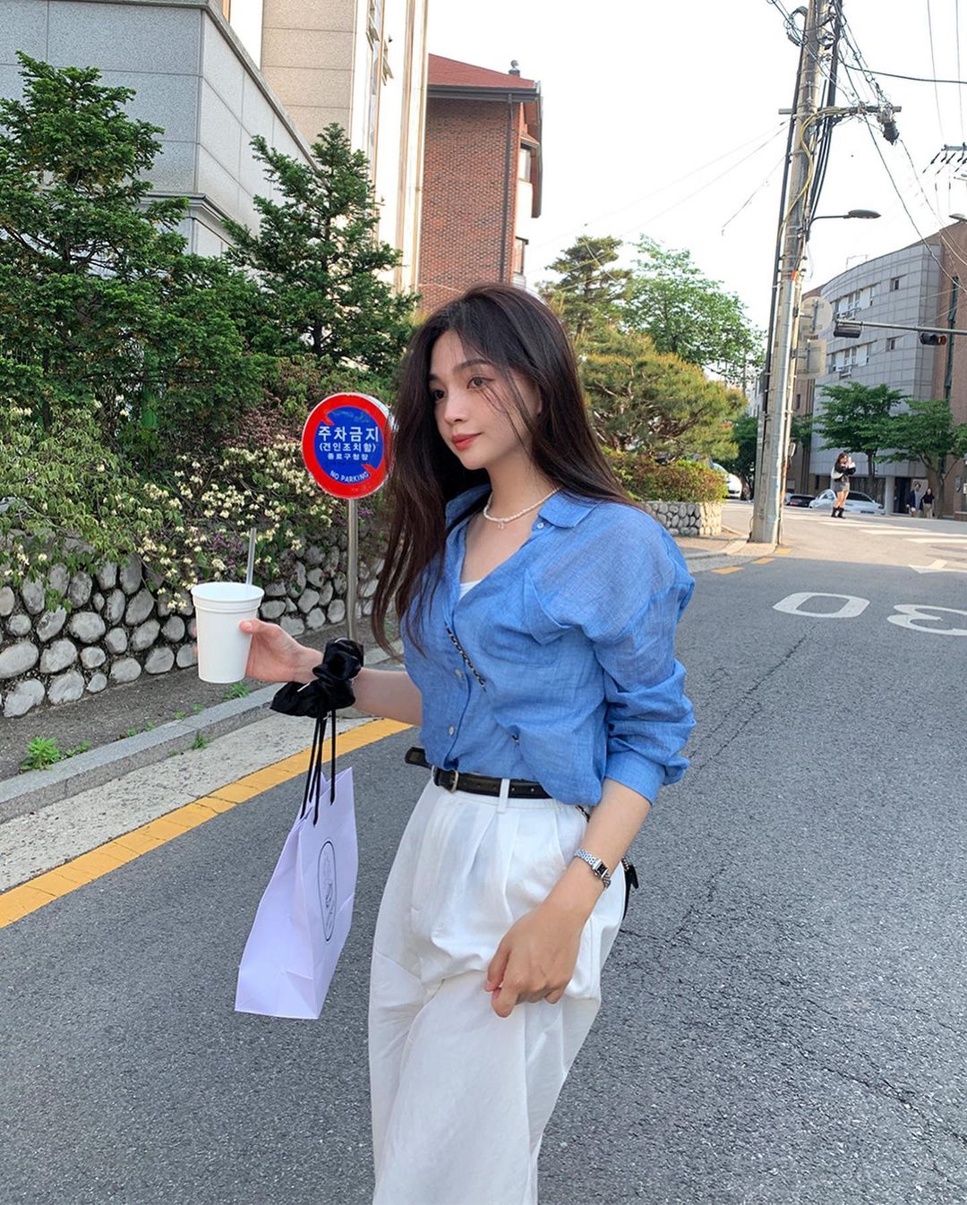 5 công thức diện quần âu trắng ưng mắt và trẻ trung trong mùa hè-3