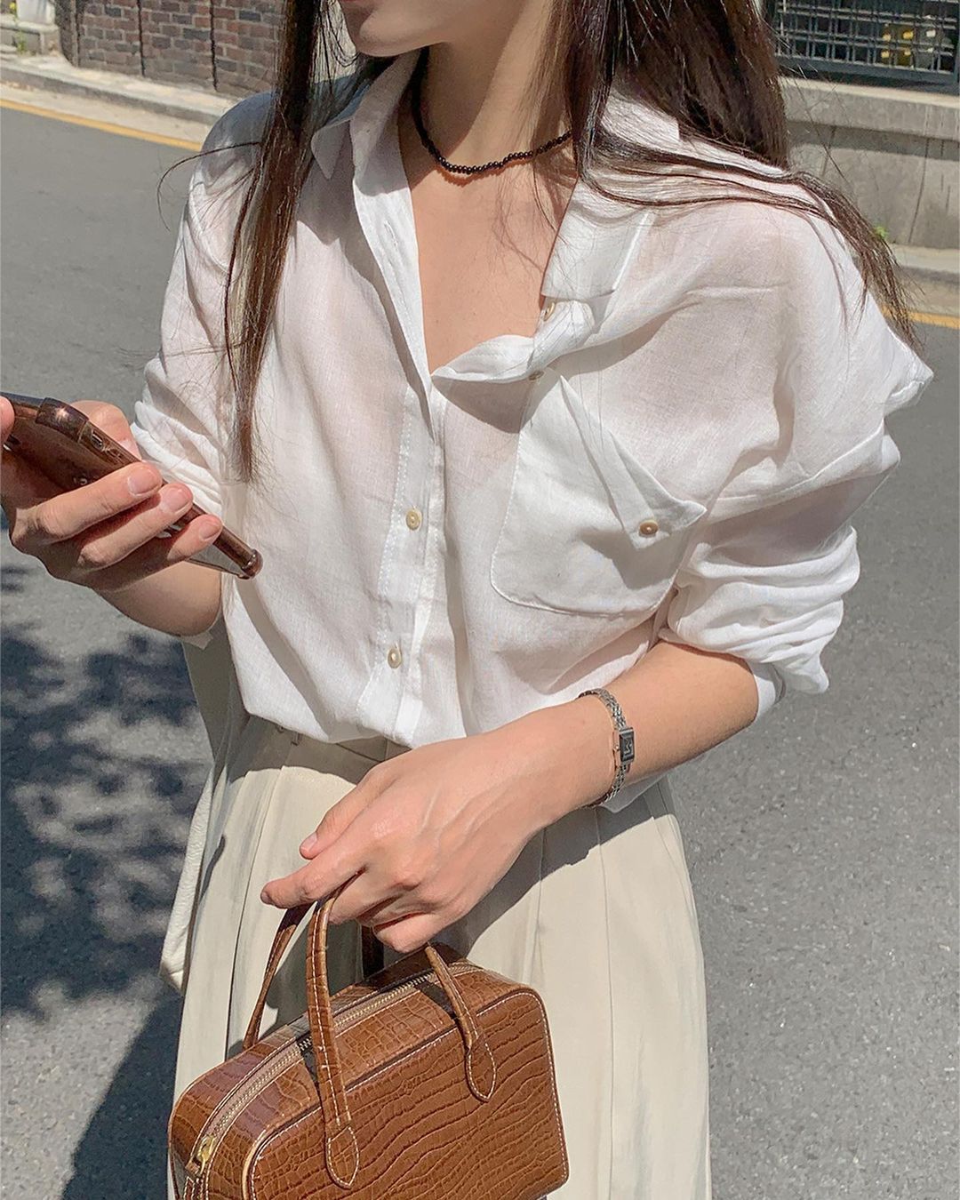 5 công thức diện quần âu trắng ưng mắt và trẻ trung trong mùa hè-4