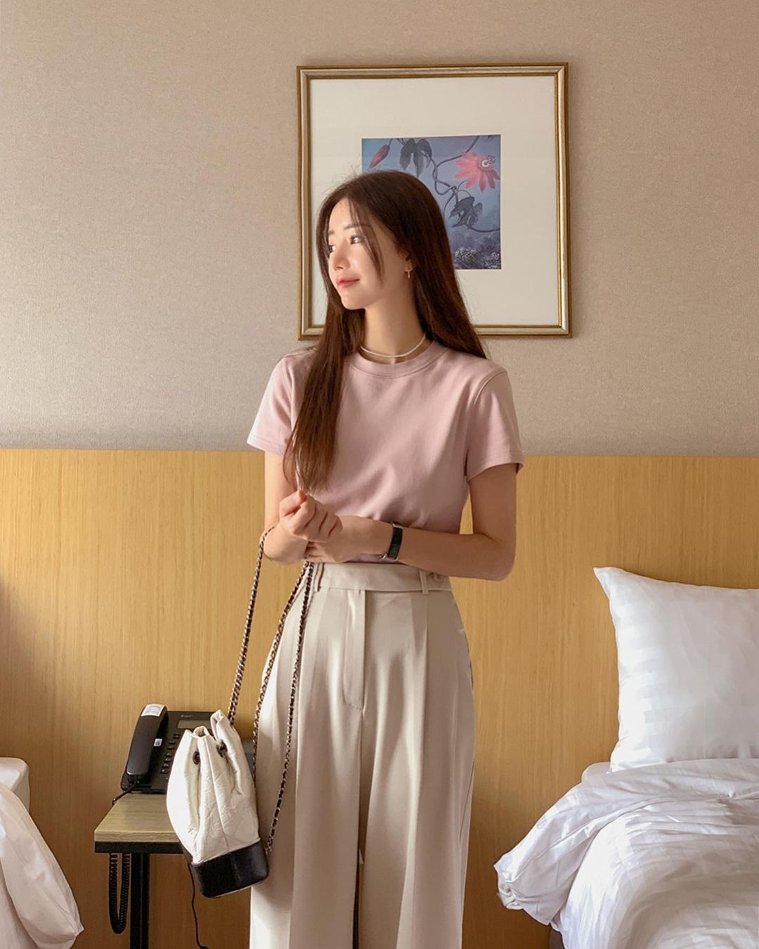 5 công thức diện quần âu trắng ưng mắt và trẻ trung trong mùa hè-7