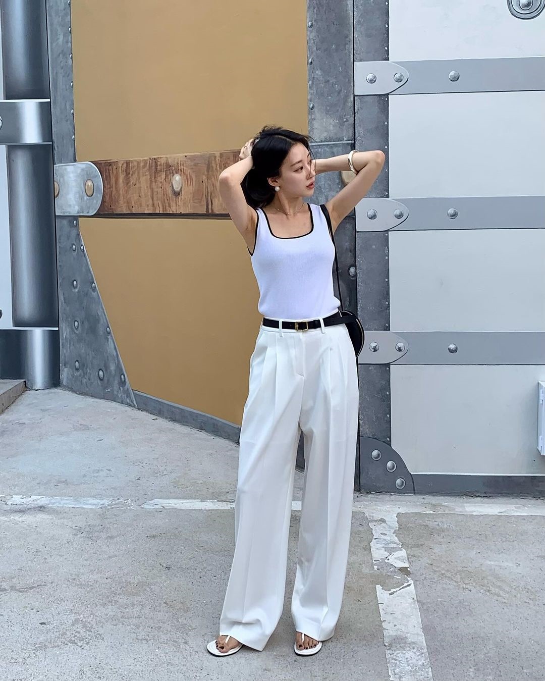 5 công thức diện quần âu trắng ưng mắt và trẻ trung trong mùa hè-9