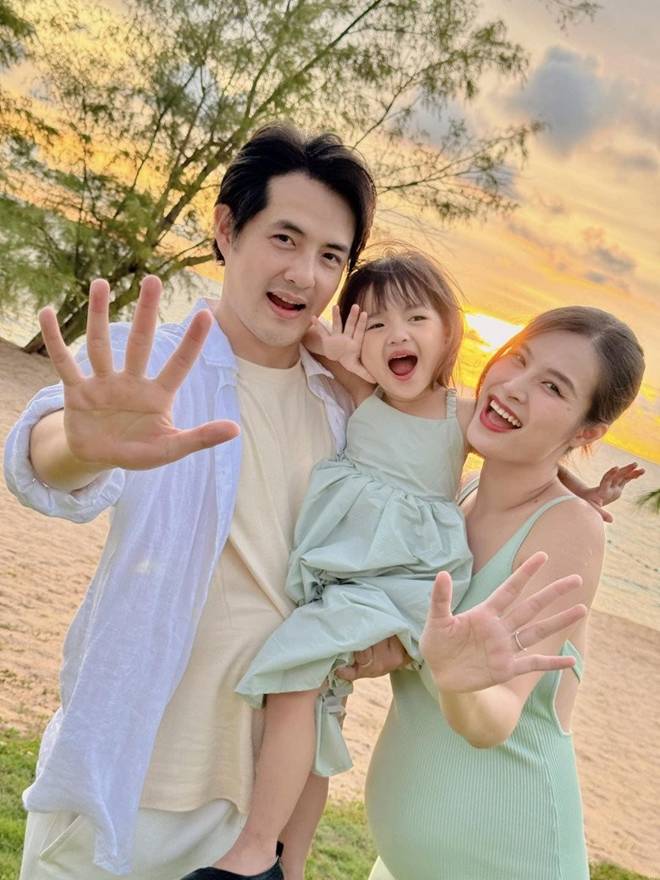 Hé lộ thời gian Đông Nhi sinh con gái thứ 2, làm dâu hào môn nên cả thai kỳ sướng như bà hoàng-1