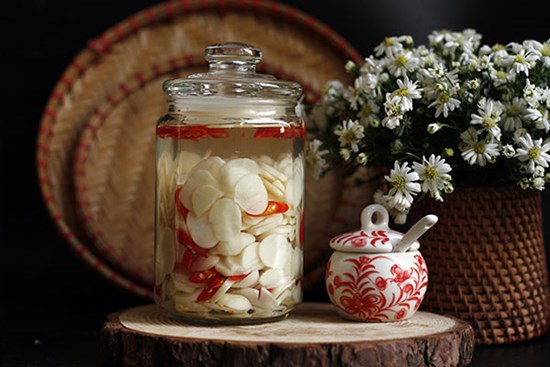 Ngâm tỏi nhớ làm thêm bước này để tỏi trắng giòn