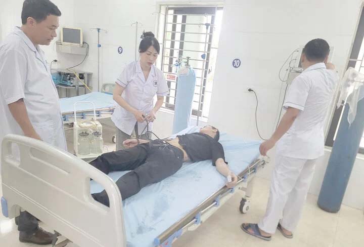 Cứu sống nam hành khách nhảy từ trên phà xuống sông tự tử-2