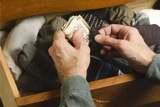 Đàn ông có quỹ đen là biết nghĩ cho vợ, minh bạch tài chính chắc gì đã tốt