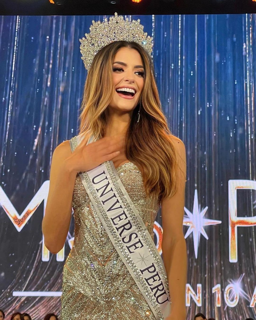 Nhiều người đẹp nhận cái kết đắng khi từ bỏ danh hiệu-1