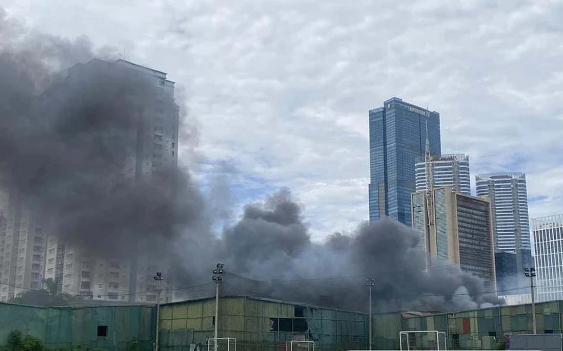 Hà Nội: Cháy tại khu vực nhà xưởng, người dân xung quanh hốt hoảng-1
