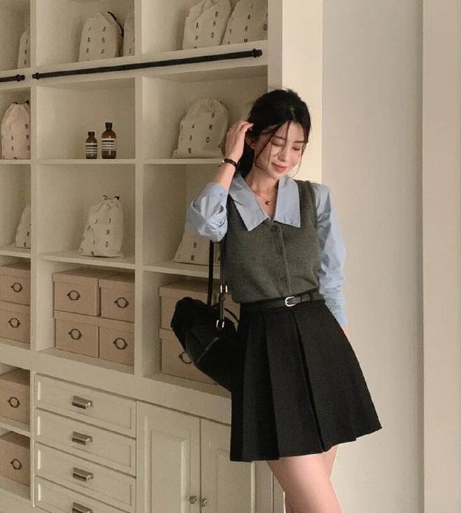 Cách mặc chân váy đen dành cho người thích phong cách tối giản-6