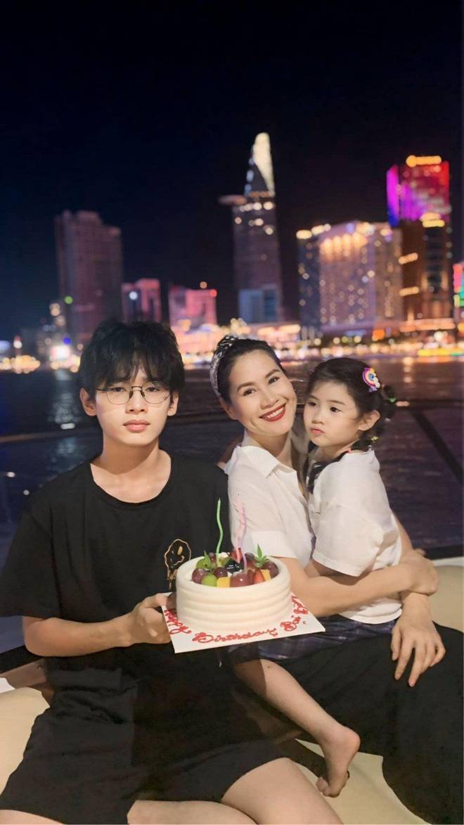 Con trai từng nhận bình luận tiêu cực về giới tính của Thân Thúy Hà giờ khủng hoảng tuổi 15, bướng và chống đối mẹ-1