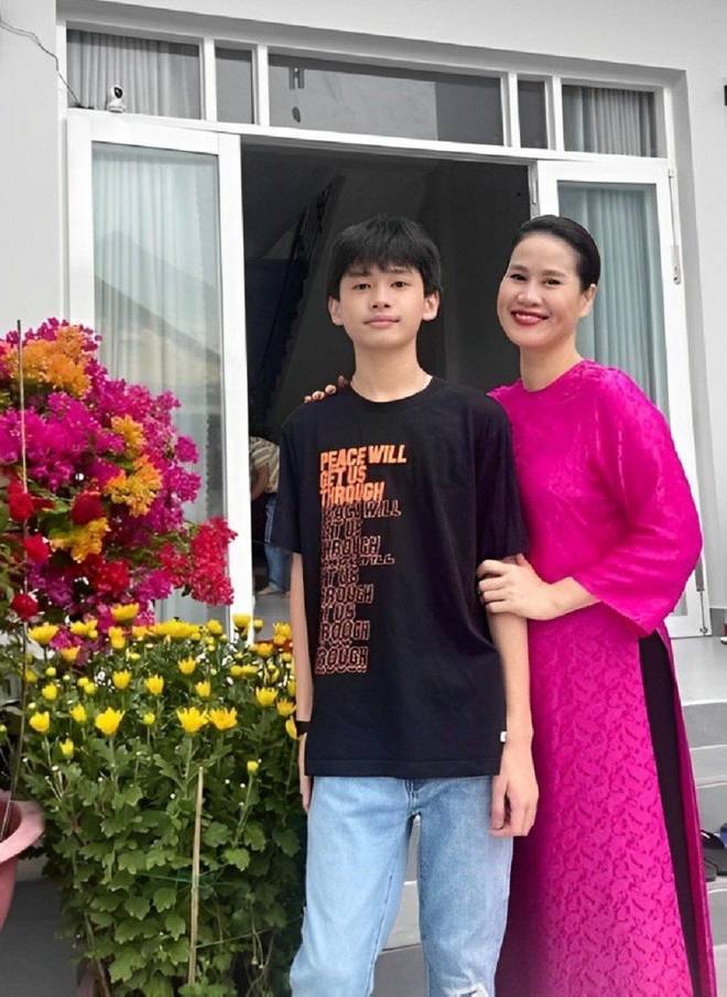 Con trai từng nhận bình luận tiêu cực về giới tính của Thân Thúy Hà giờ khủng hoảng tuổi 15, bướng và chống đối mẹ-2