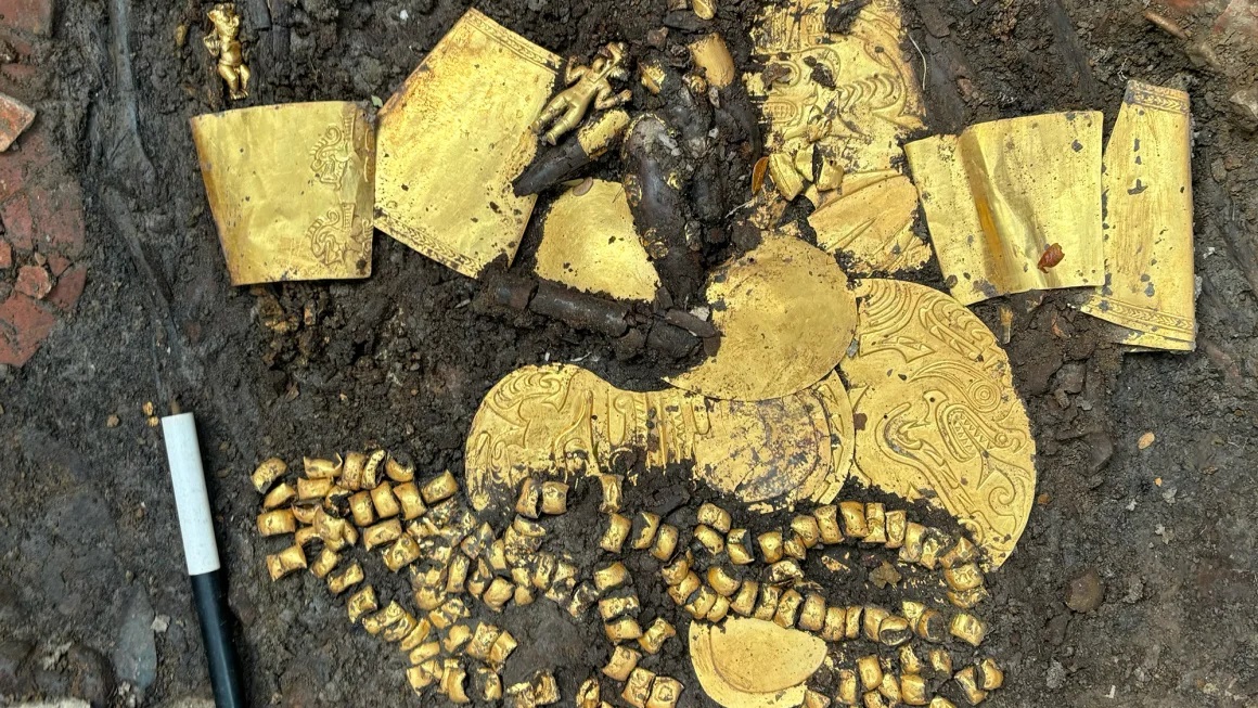 Clip: Cận cảnh ngôi mộ cổ 1.200 năm chứa đầy vàng được khai quật-3