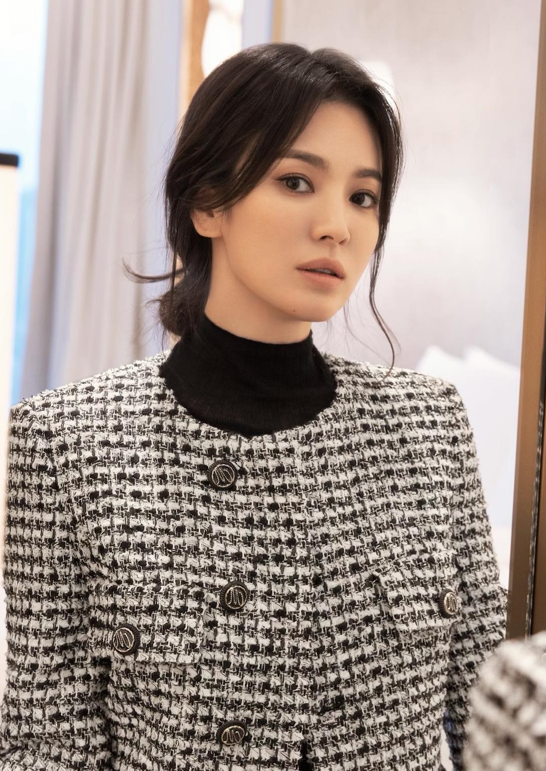 Tham khảo Song Hye Kyo 4 cách buộc tóc sang trọng dành cho phụ nữ trên 40 tuổi-4