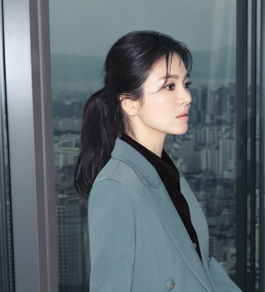 Tham khảo Song Hye Kyo 4 cách buộc tóc sang trọng dành cho phụ nữ trên 40 tuổi-6