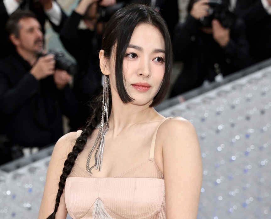 Tham khảo Song Hye Kyo 4 cách buộc tóc sang trọng dành cho phụ nữ trên 40 tuổi-11