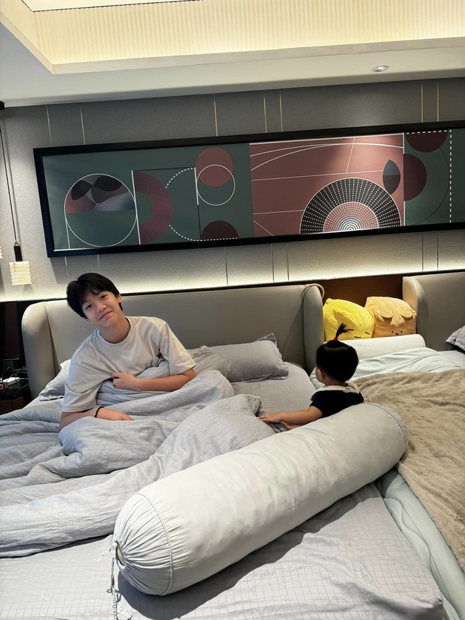 Cường Đô La khoe khung ảnh cả gia đình, Subeo tiếp tục giật spotlight khi cao gần 1,8m-4