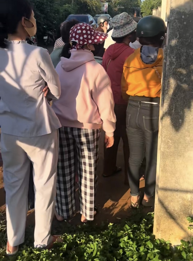 Ông Thích Minh Tuệ lặng lẽ đi nơi khác ẩn tu sau khi hàng trăm người đến làm phiền: Đám đông tìm vào tận chòi, giẫm nát cây cối-3