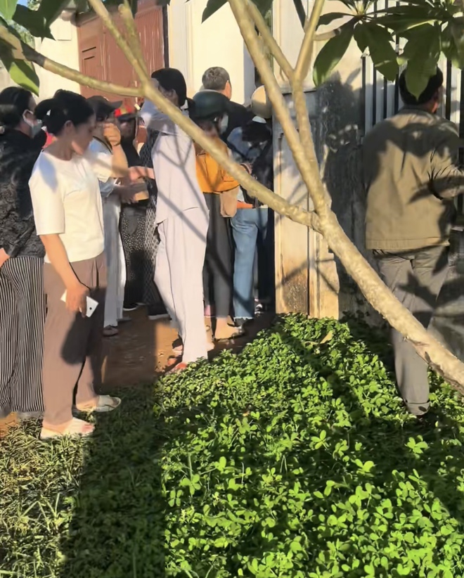 Ông Thích Minh Tuệ lặng lẽ đi nơi khác ẩn tu sau khi hàng trăm người đến làm phiền: Đám đông tìm vào tận chòi, giẫm nát cây cối-4