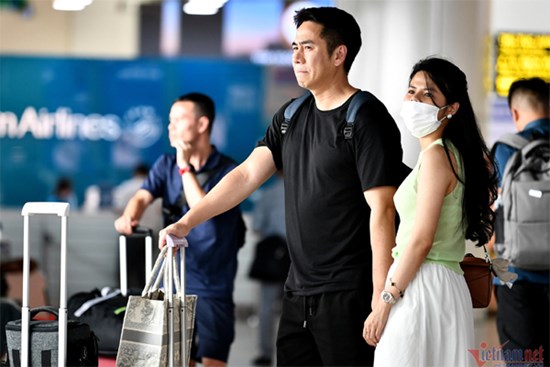 Khách ít đi chơi lúc nửa đêm, ế ẩm vé máy bay chuyến muộn