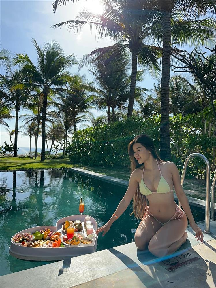 Bạn gái Đặng Văn Lâm và những lần khoe bikini đốt mắt người nhìn-9